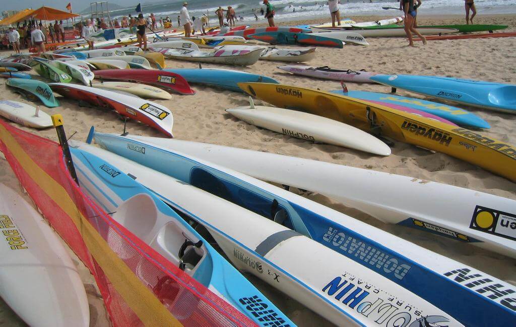 kayak de competicion en mar